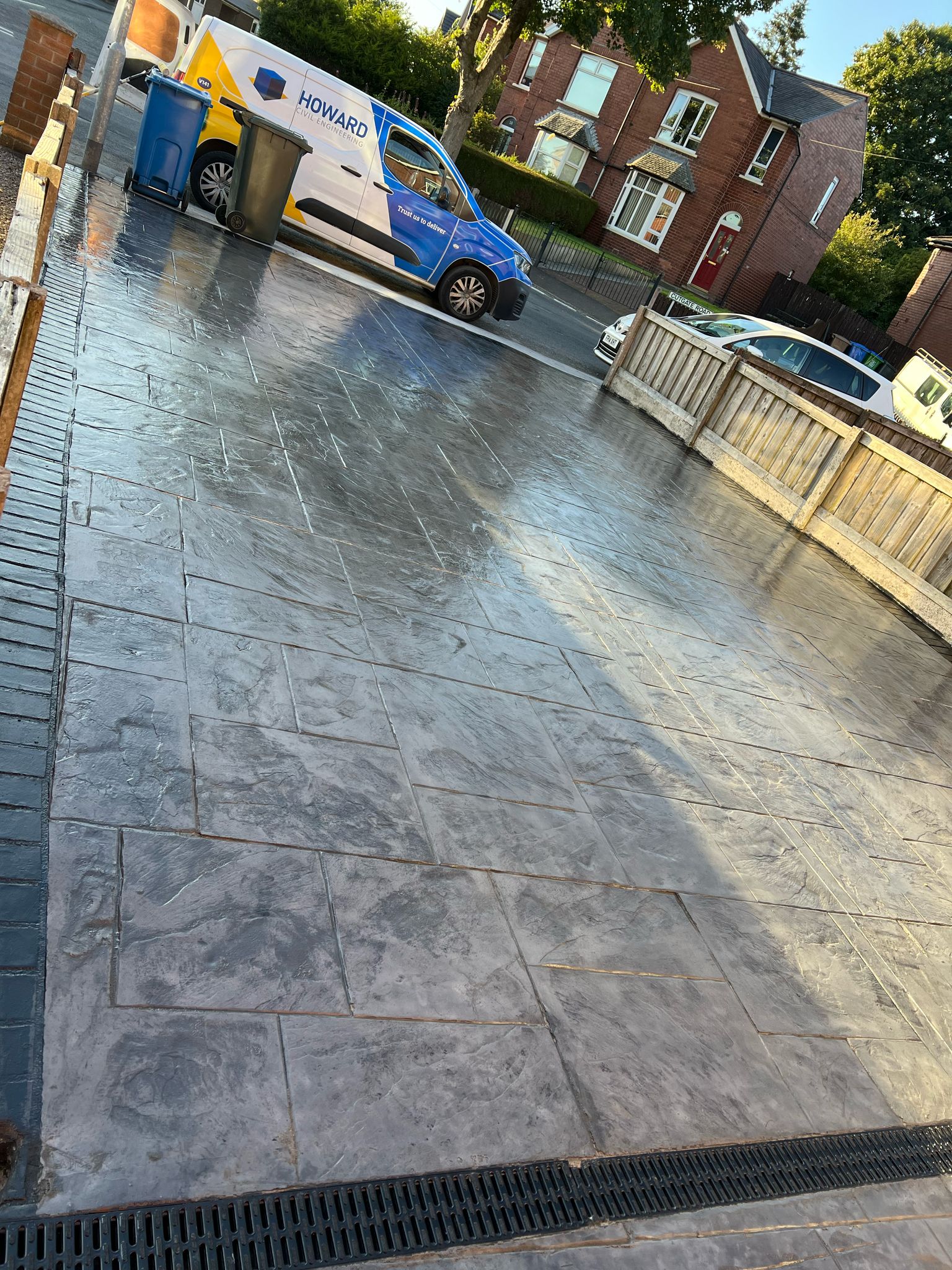 Pattern imprinted concrete driveway