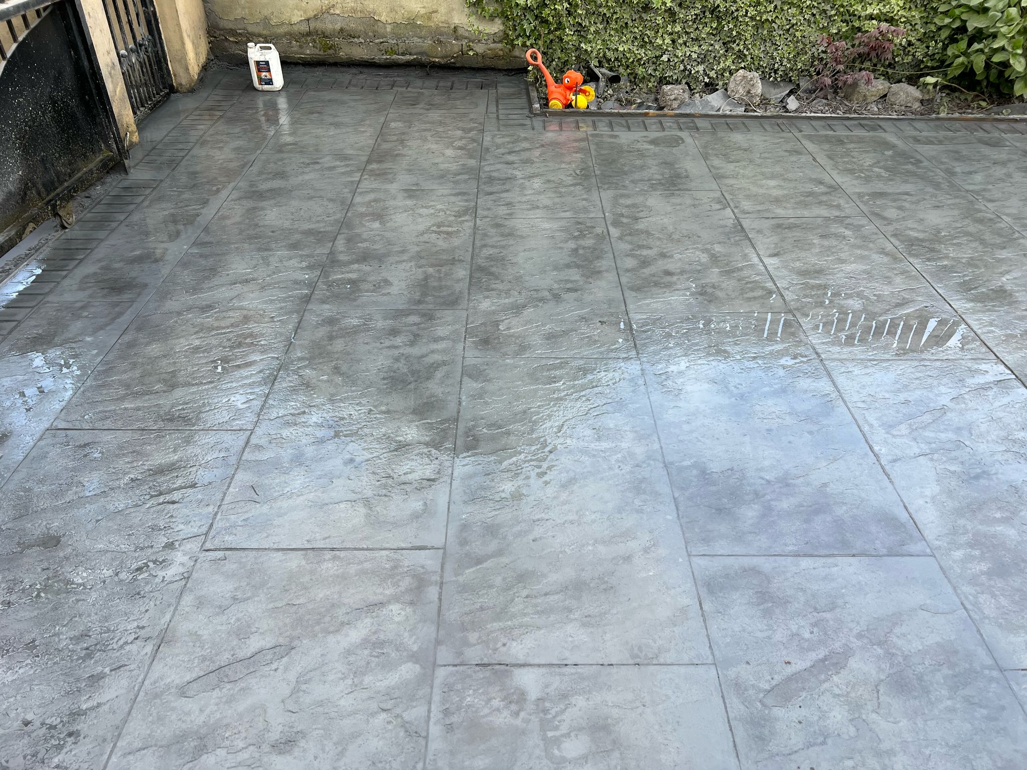 pattern imprinted concrete patio or pathway