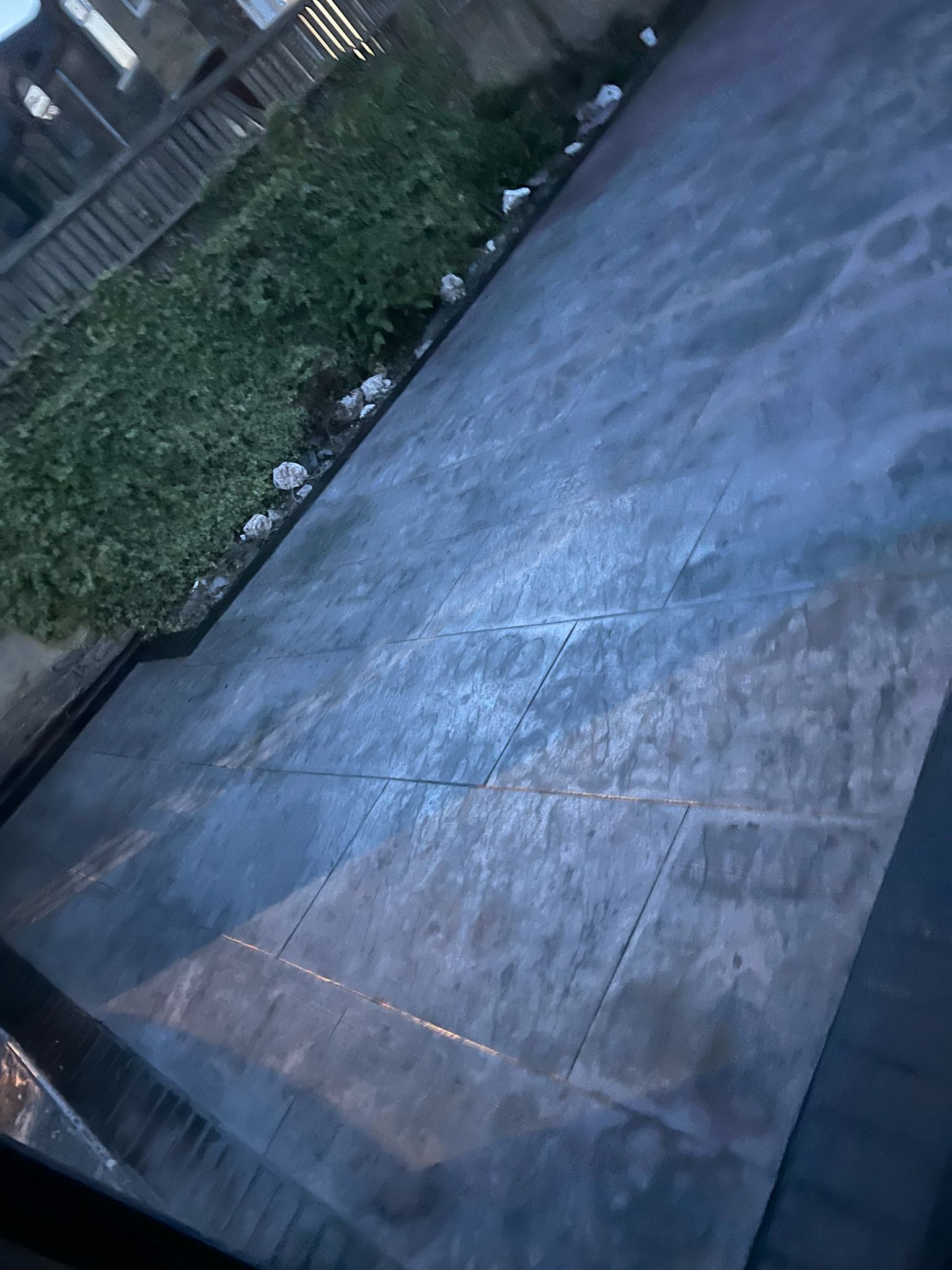 Large Flagstone Pattern Driveway